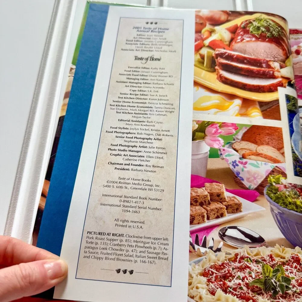 2005 Taste of Home Annual Recipes Hardcover Vintage Cookbook | 504 Recipes